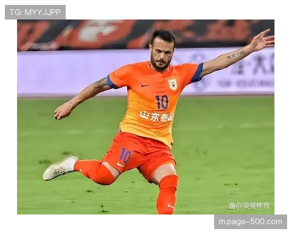 山东泰山阿尔瓦罗出球稳健 葡萄牙中卫九成三传球成功率构建后场发起